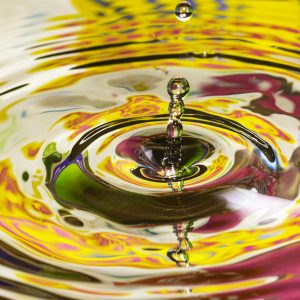 Multi-couleurs comme l'eau