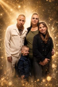 Photographe famille à Laon – portrait familial artistique en lumière dorée par Styl’art photo