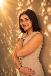 Portrait de femme à Laon en lumière dorée