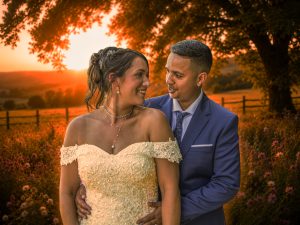 Photographe mariage à Laon, portrait romantique des mariés au coucher du soleil